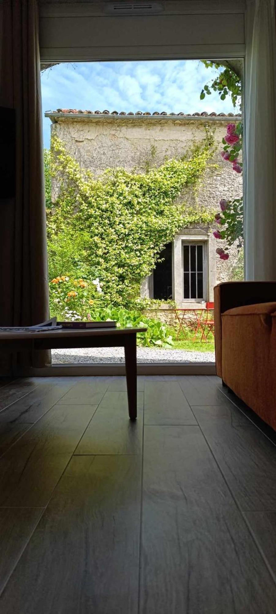 Maison Irondas Saint-Pierre-d'Aurillac Eksteriør bilde