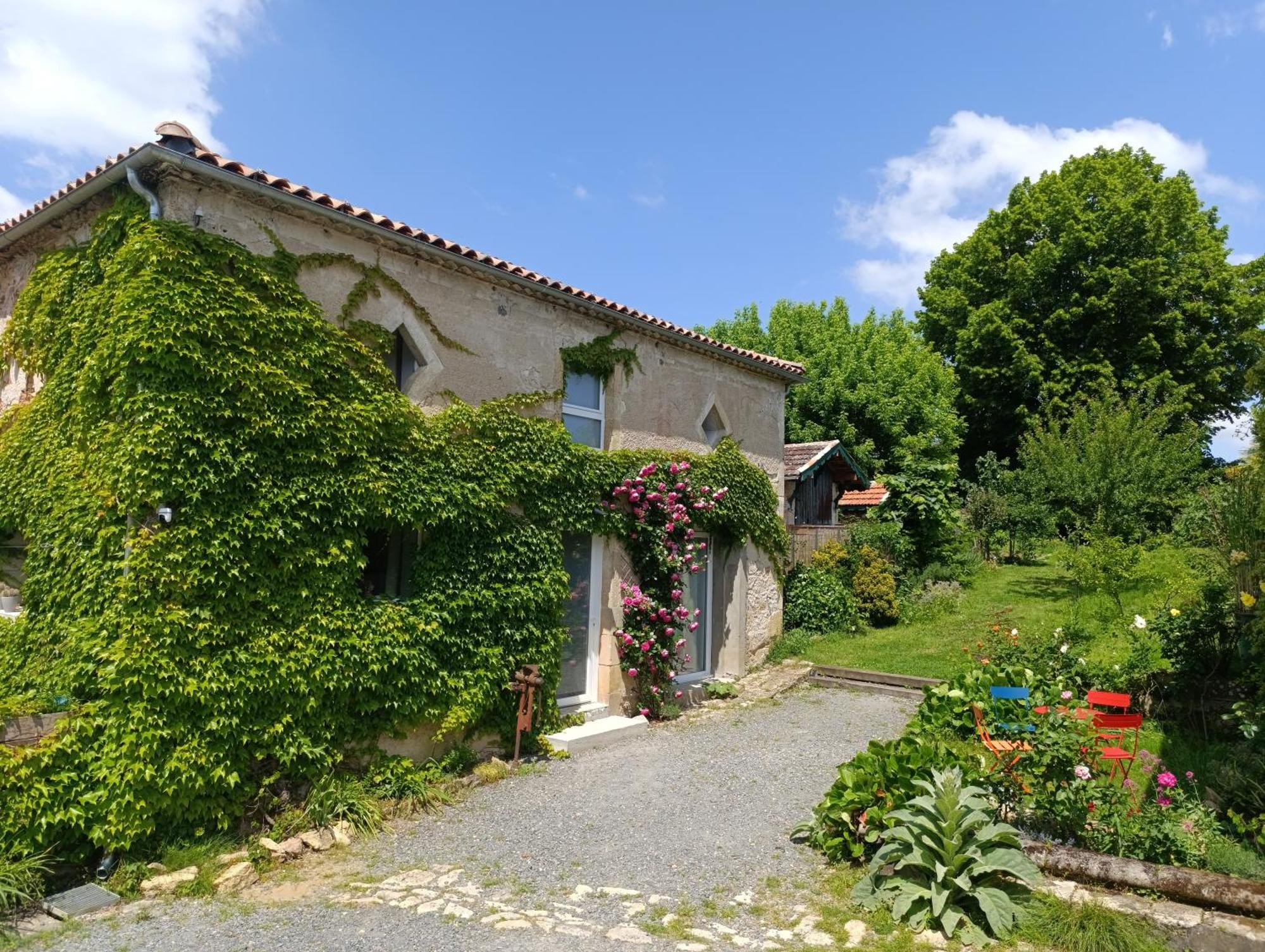 Maison Irondas Saint-Pierre-d'Aurillac Eksteriør bilde